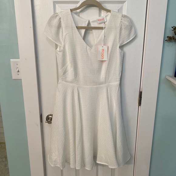 White Bridal Dress with Back Detail - Picture 4 of 9